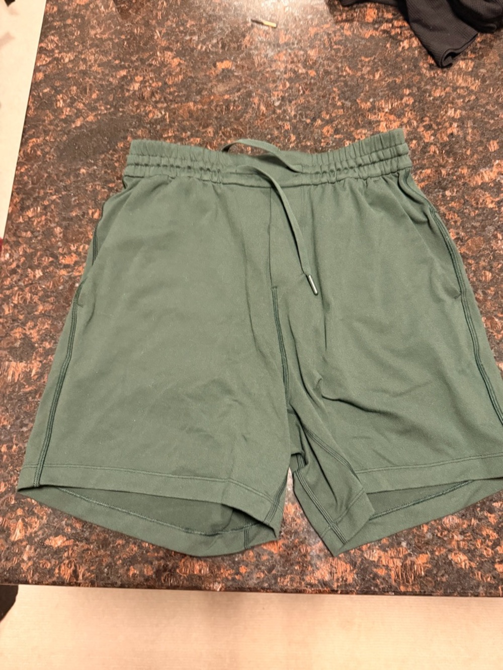 LuluLemon jersey soft shorts in forest green NWOT - Picture 4 of 5